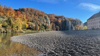 Donaustrand vor dem Kloster